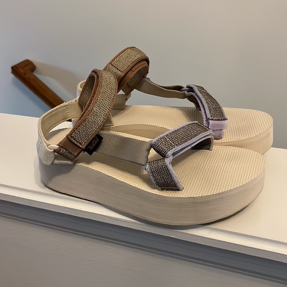 TEVA Platform Sandals. Excellent condition. - Picture 2 of 6